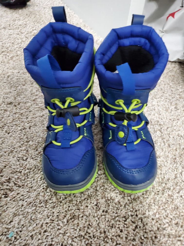 New baby snow boots size 5c & 6c