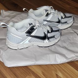 size 3 youth Vomero 5 New -no box 3y kids