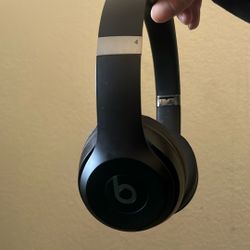 Beats Solo 4 