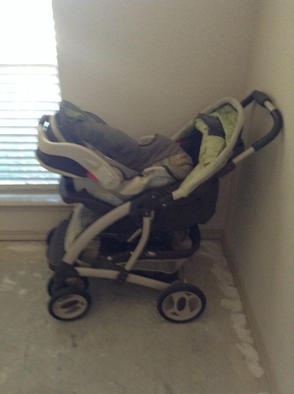 Graco stroller model number 1757083 name snug ride for Sale in Justin