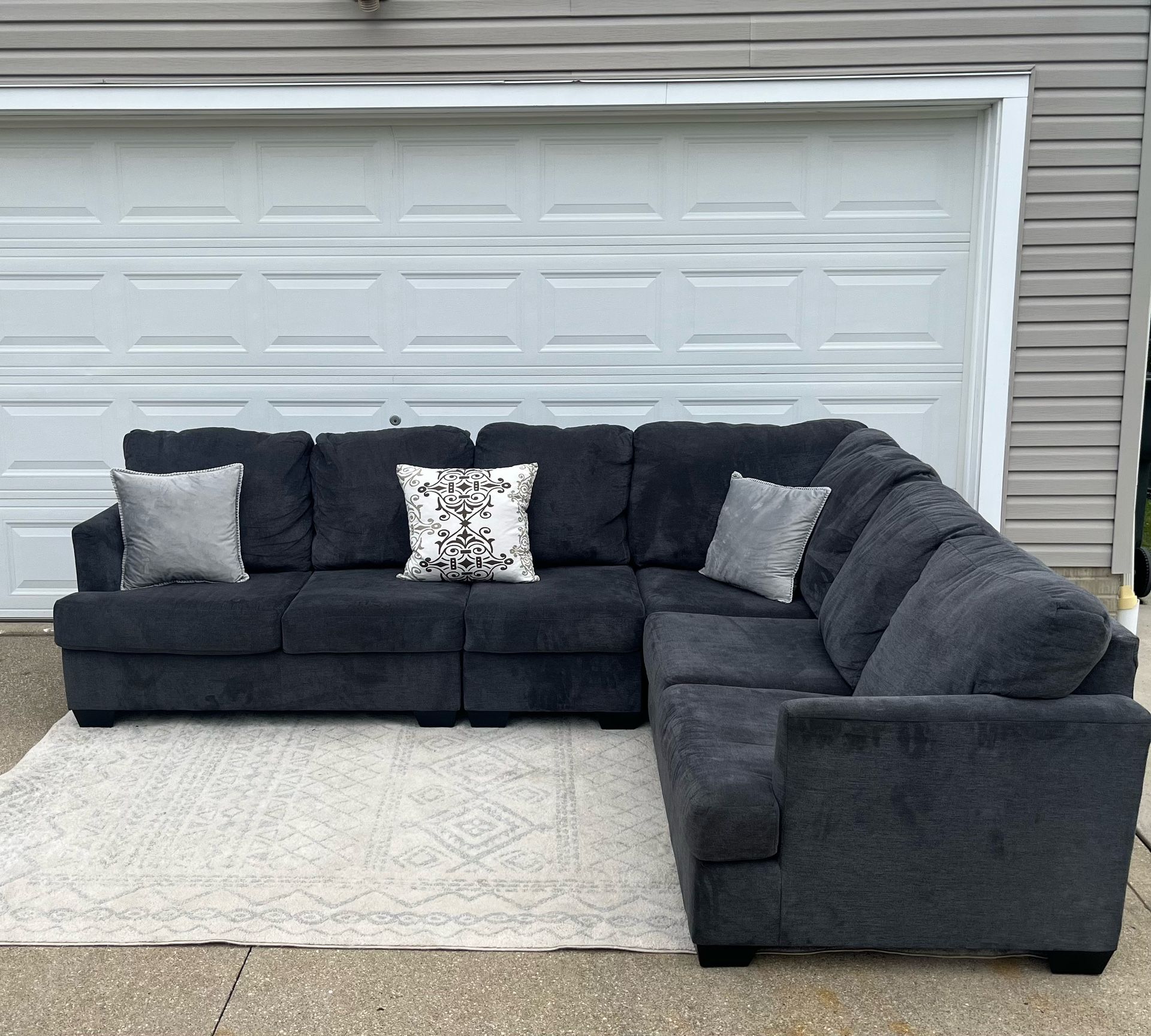 Free Delivery Gray Sectional Couch