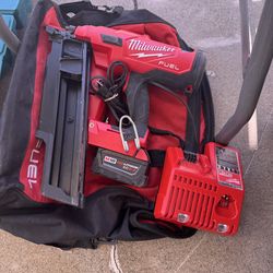 Milwaukee 21 gauge framing nailer kit