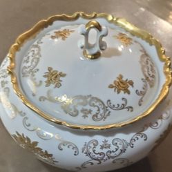 Brand New Beautiful Porcelain Decoration Piece With Lid Or Candy Dish With Lid ( Never Used). 