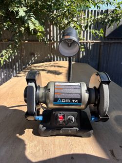 Delta Bench Grinder with Flex Gooseneck Light
