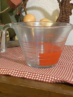 Vintage  Pirex  2 Cup Glass Cup 