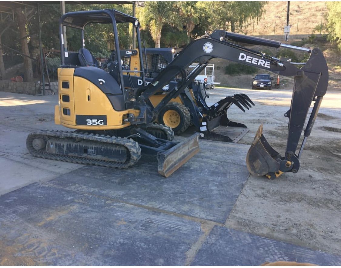 Skid steer John Deere