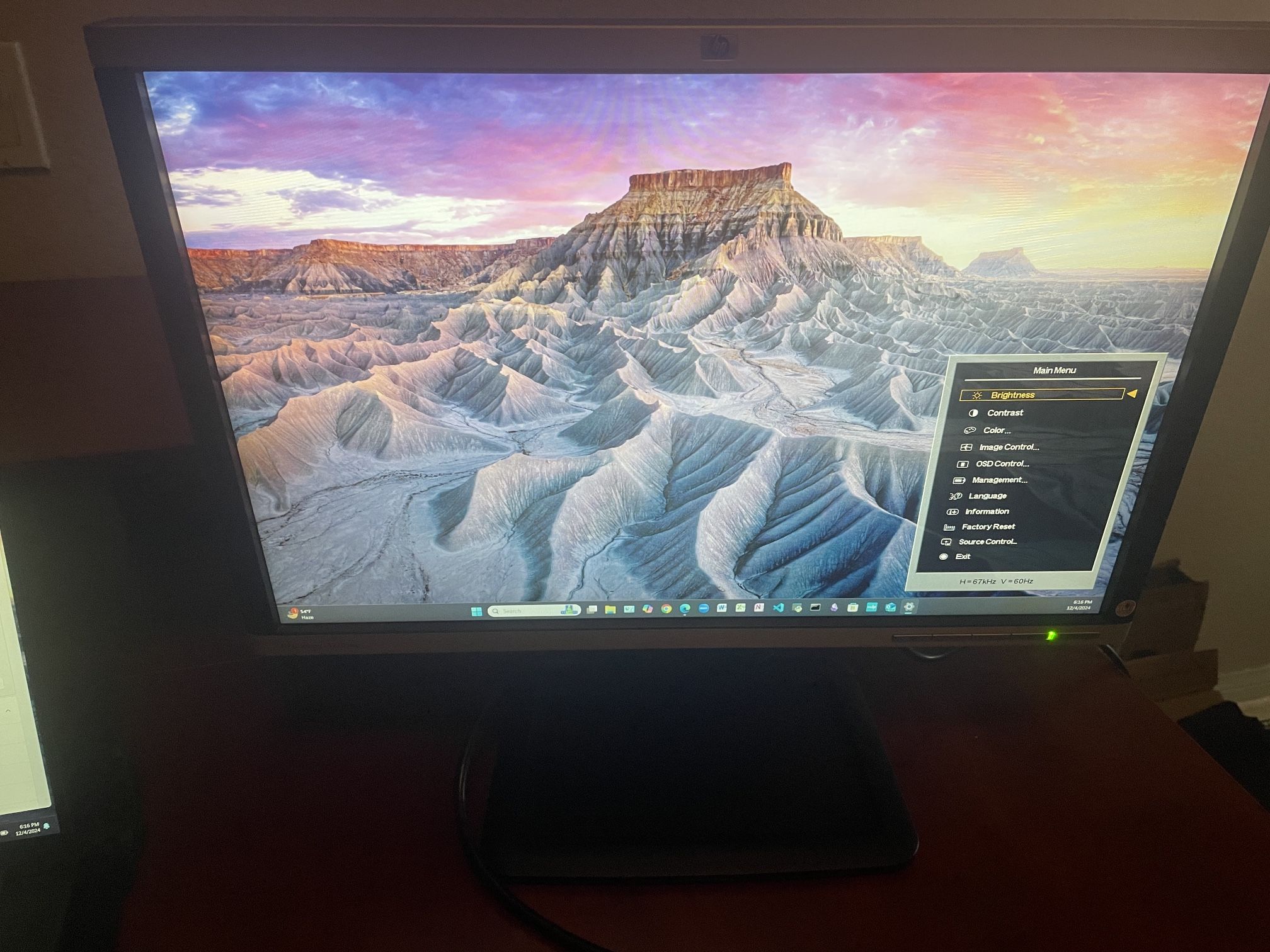 1 HP 22’’ LA2205wg Monitor