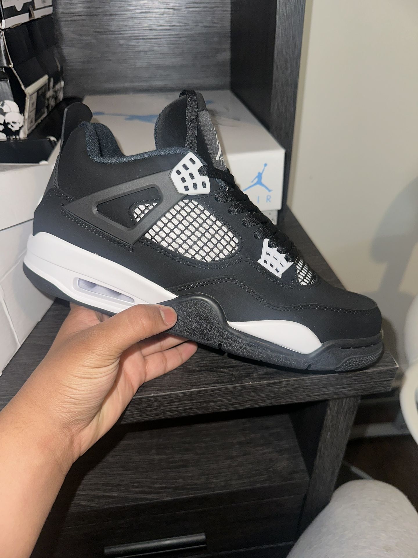 Jordan 4 White Thunder Size 9.5 Men’s