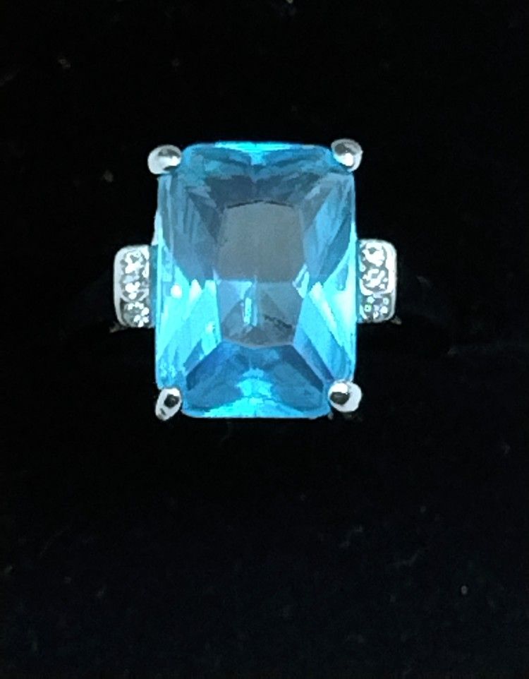 New Silver Topaz Colored Ring