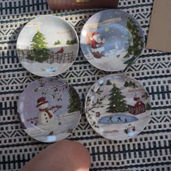 New In Box Set Of 4 Lenox Christmas Plates