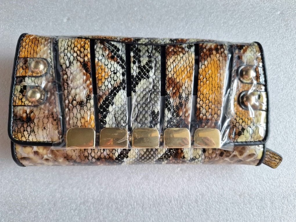 Bravo Beverly Hills Collection Genuine Leather wallet New (no tags)