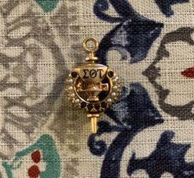 Sigma Theta Tau Nursing Honor Society Key Badge - 10k Gold Medical Greek Pin