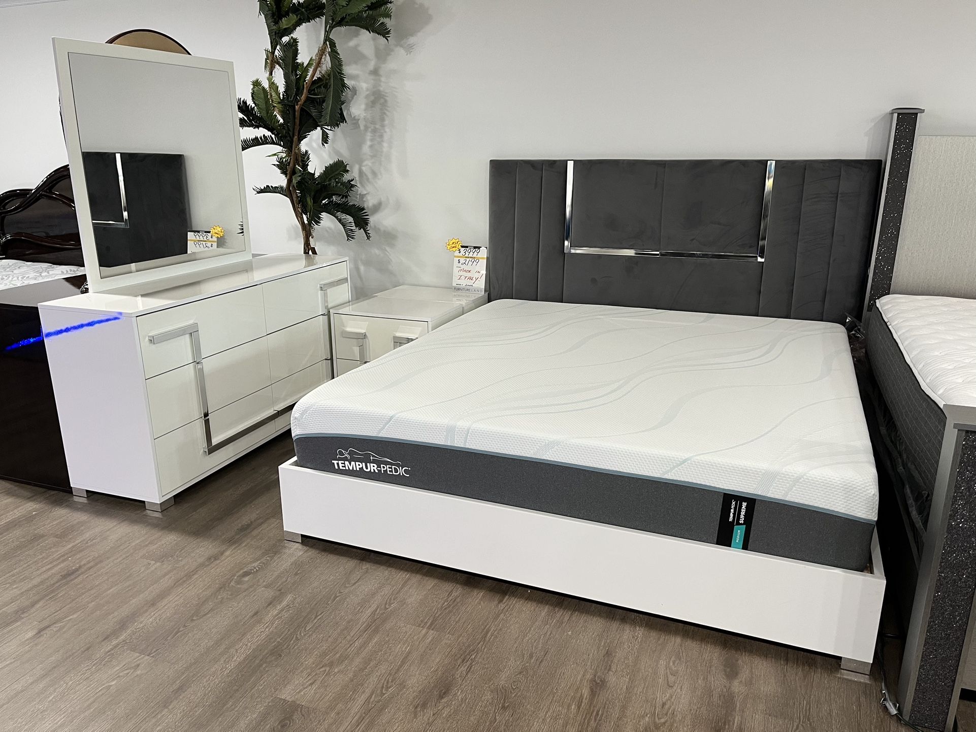 REAL LAQUER 5PC BEDROOM SET ON CLEARANCE KING BED DRESSER MIRROR 2 NIGHTSTANDS !!!*** OFFER ENDS 06/31***
