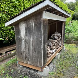 Free Fire Wood / Shed On Blocks 