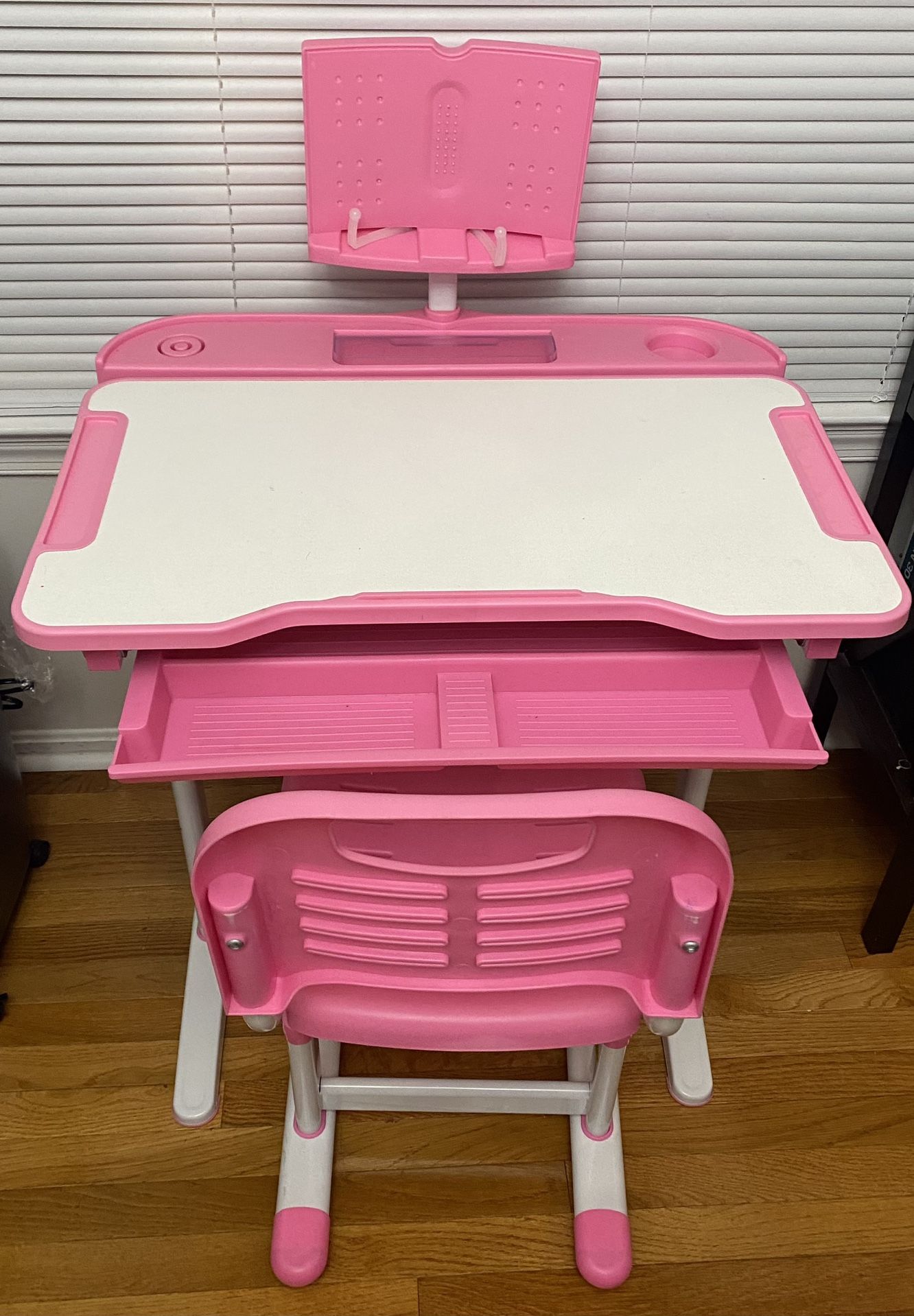 Kids Desk And Chair Set