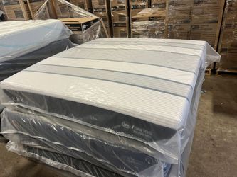 💥SALE 💥King Mattress Serta Iseries hybrid firm 