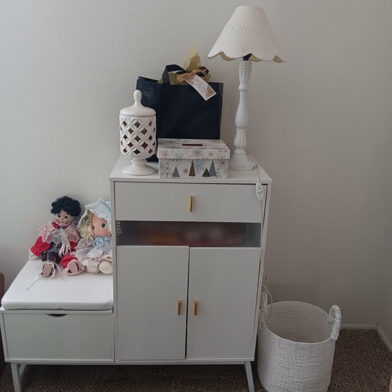 Cabinet with drawer, sm storage under little seat. Includes Remote 