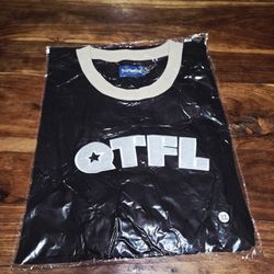 QTFL Men's Black T-shirt With Cream Collar
