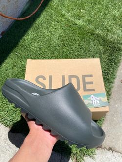 Yeezy Slides Dark Onyx
