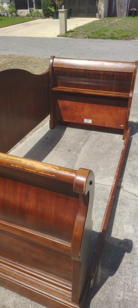 Twin Size Bed Frame Two Twin Mattresses, Full Bed Frame