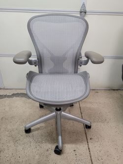 Rare Platinum  Silver Herman Miller Aeron Size B, Posturefit Lumbar, Desk Computer Office Chair