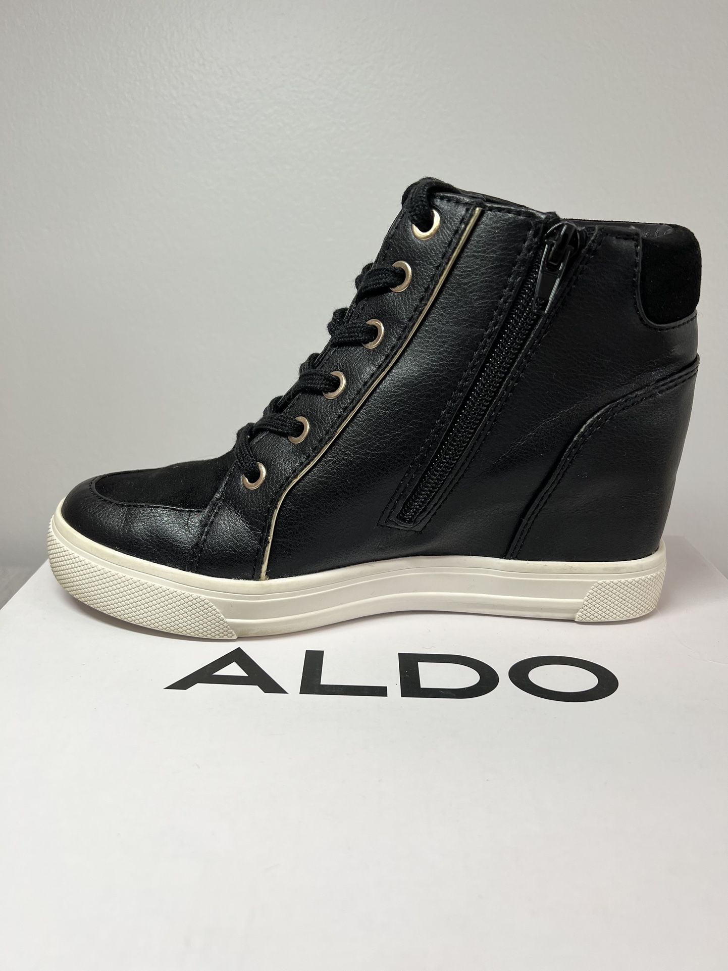 NEW Aldo High Heals Zip Up Booties All Leather Size 6.5. Very Little Usage. Like New