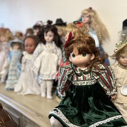 Porcelain Doll Great Condition.  Each 25$ 