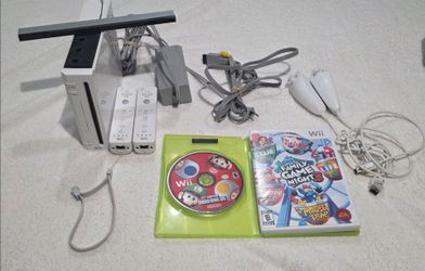 Nintendo Wii Console Bundle W/ 2 Games