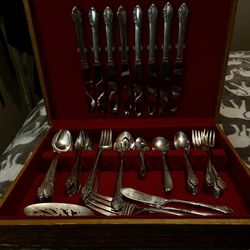 TUDOR PLATE . ONEIDA COMMUNITY