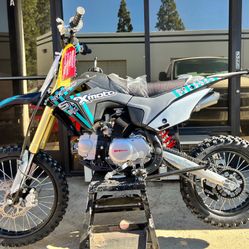 Adults 125cc Gas Dirt Bike Fully Manuel 