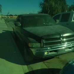 1997 Dodge Ram 2500  With V10.  Motor