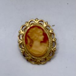 Vintage Cameo Pink With Gold Tone Metal Filigree Bezel Brooch