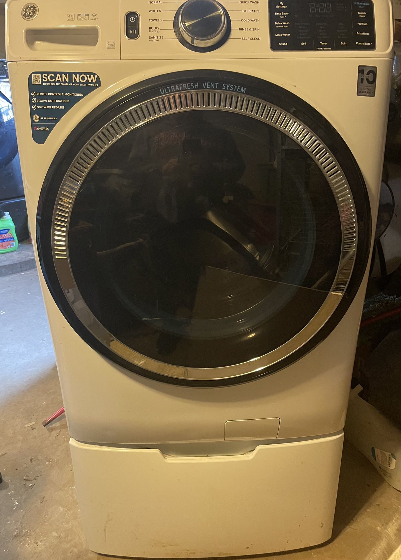 Perfect Condition GE Front Load Washer With Pedestal!