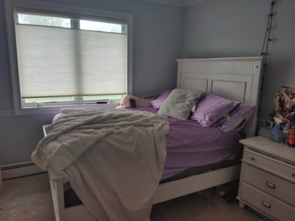 White Queen 3 Piece Bedroom Set INCLUDING BOBOPEDIC QUEEN MATTRESS WITH PILLOW https://offerup.com/redirect/?o=VE9QLkJFU1Q= OFFER TAKES IT!!!!