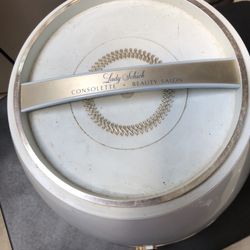 Lady Schlick Consolette Beauty Salon