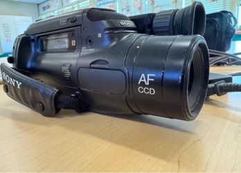 Sony Handycam Video8 Camcorder Lot - CCD-FX240/FX340/FX640 Series - Powers On / Parts