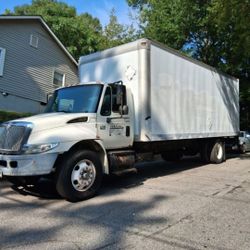 24-foot box truck with liftgate 