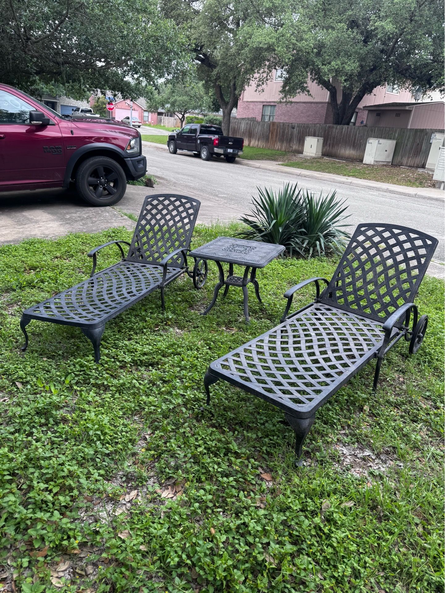 Cast aluminum adjustable lounge chairs
