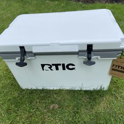 New RTIC Ultra-Light Hard Cooler 52 qt