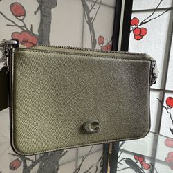 Coach Purse 🍏✨*open to offers!*