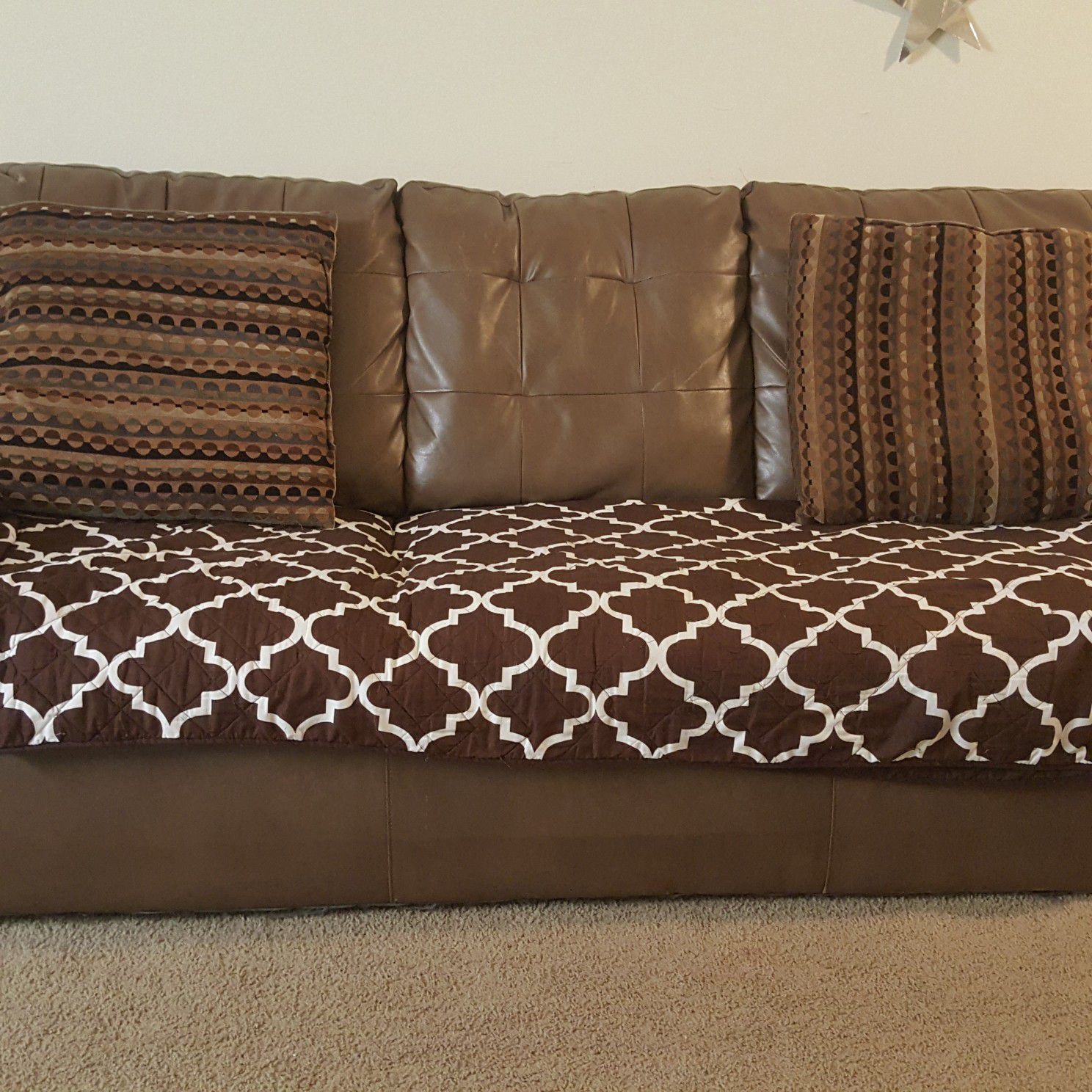 Sofa/couch with pillows