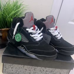 Jordan 5 Black Metallic Size 9.5 (Send Offers)