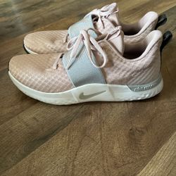 Womens Nike Shoes Size 9