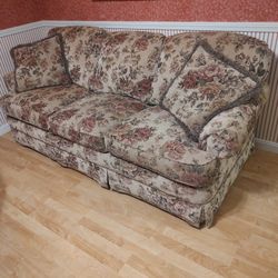 Classic Beautiful Sofa Sleeper