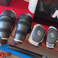 Titan Pee Wee Pads (racing Unisex)