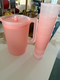 Tupperware Pitcher w/Cups