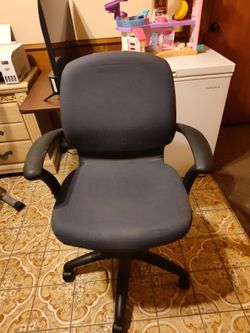 Office chair excellent condition $20