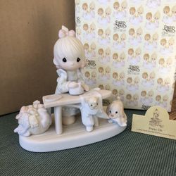 Precious Moments Collectible 