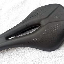 NEW Specialized Body Geometry Power Sport saddle - 143mm.
