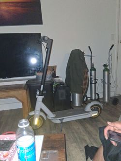NINEBOT Electric Scooter great condition goes 18 mph